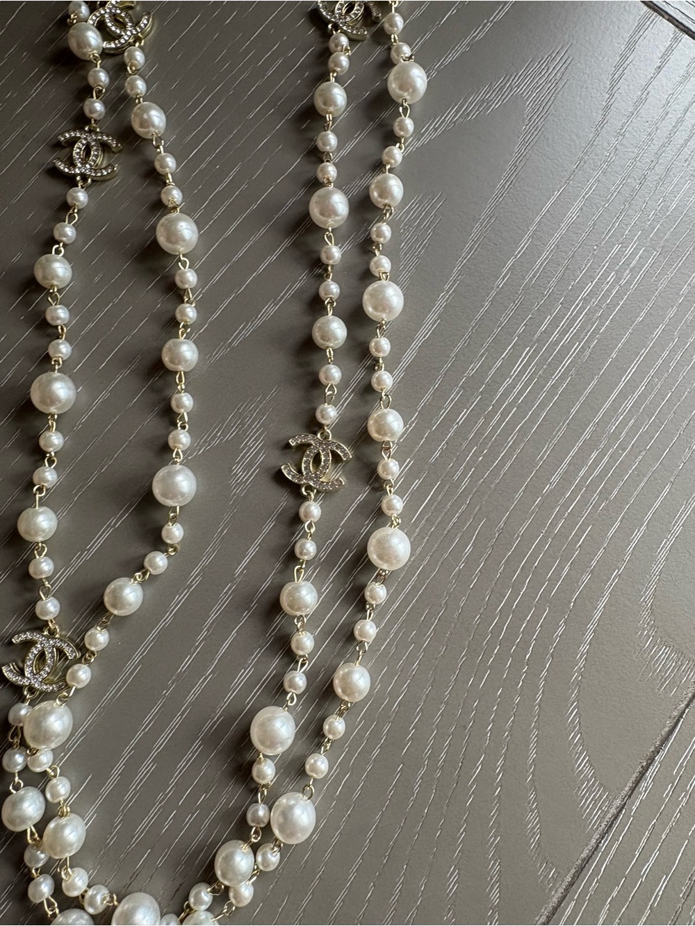FaSHION Pearl and Gold-Tone Chain Long Necklace - Designer Style 29” - Picture 5 of 8